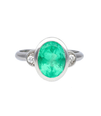 Anillo esmeralda oval y diamantes