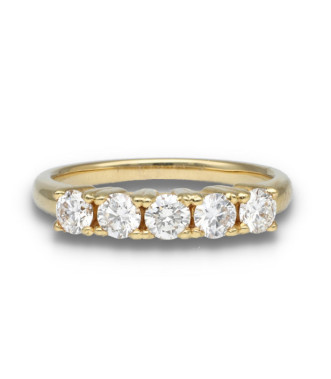 Sortija tipo cinquillo en oro amarillo con diamantes